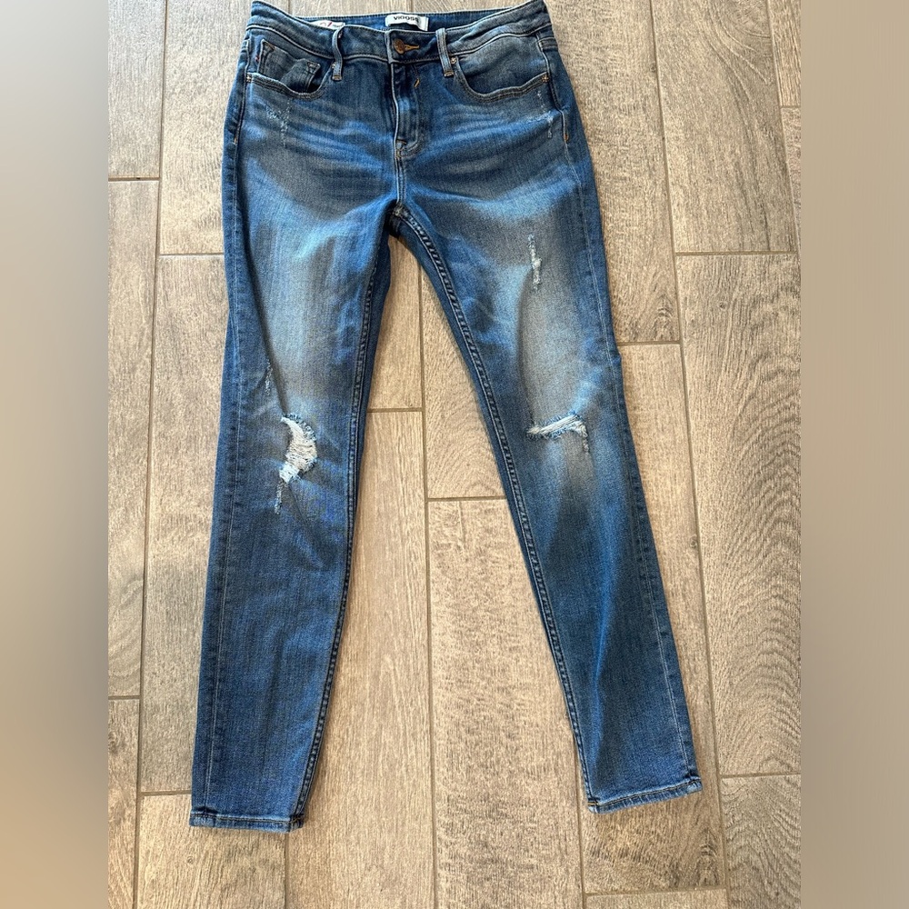Size 30 vigoss skinny jeans. Worn maybe twice.